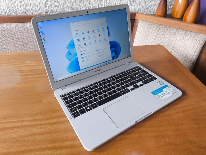 Notebook Samsung i3 (7th), SSD M2 + HD, Windows 11, tela de 15.6 polegadas
