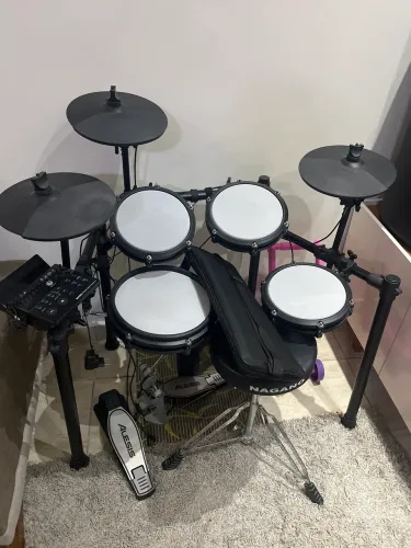 Bateria alesis nitro max