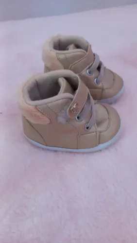 Sapato semi novo bebê tamanho 15