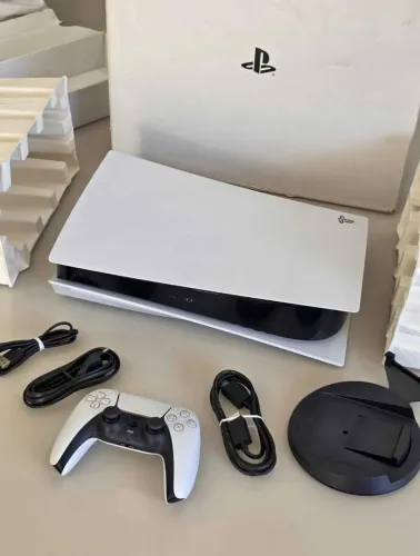Vendo ps5 com um controle com tudo original nao abaixo um real 2.500 + *