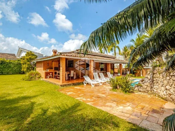 Oportunidade - Casa à Venda no Condomínio Acapulco na Praia do Pernambuco por R$2.300.000,