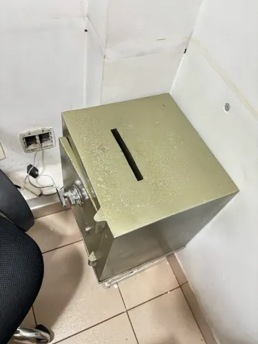 Cofre de aço tamanho médio Larg 35 Prof. 33 Alt 40
