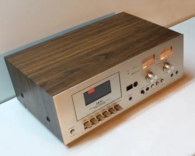 Tape deck akai cs-705d funcionando Ok muito bem conservado, divido no cartão