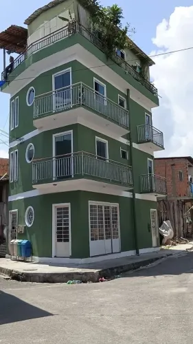 Vendo prédio de 3 andares com 3 apartamentos e 2 pontos comerciais localizado no Guamá - R