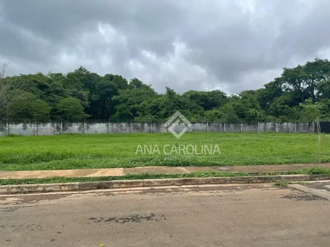 Lote a venda no Condomínio Gran Royalle Pirâmide