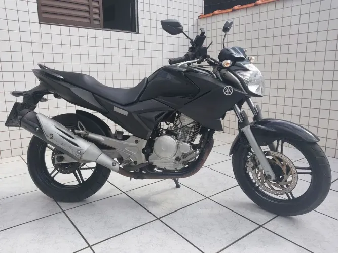 Fazer 250 -
