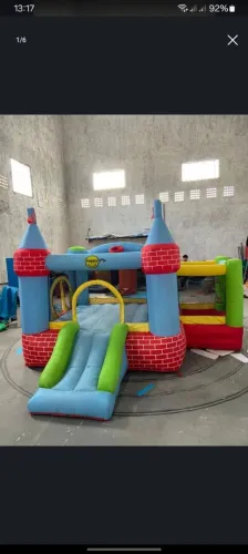 BRINQUEDO PULA PULA INFLÁVEL COM PISCINA DE BOLINHA (COM MOTOR)
