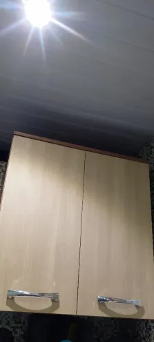 Armário de cozinha 2 portas espaço essima e em baixo