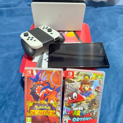 Nintendo Switch OLED + 2 Jogos (Pokémon Scarlet e Mario Odyssey) + Acessórios 