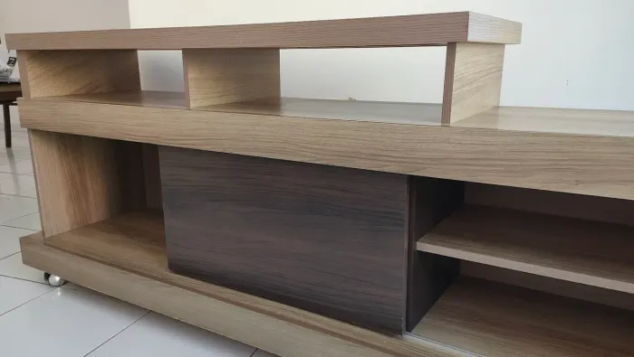 Rack para TV e som excepcional. Estado de novo!