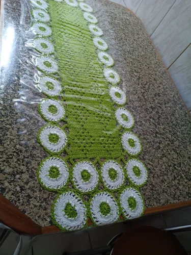Mesa de cozinha madeira,ótimo estado , tamoo de fórmica,1,20 X 80