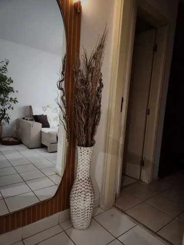 Vaso grande com arranjo natural