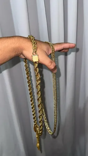 Pra vender 2 cordão 100% moeda antiga, não tô usando mais