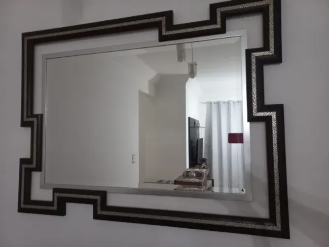 ESPELHO DECORATIVO GRANDE - MOLDURA GEOMÉTRICA MADEIRA