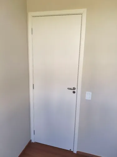 Porta branca - tamanho 210 x 72