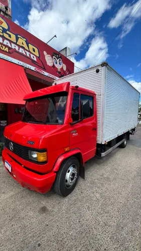 Caminhão Mercedes bens (mecedinha 710)  vermelho 2001