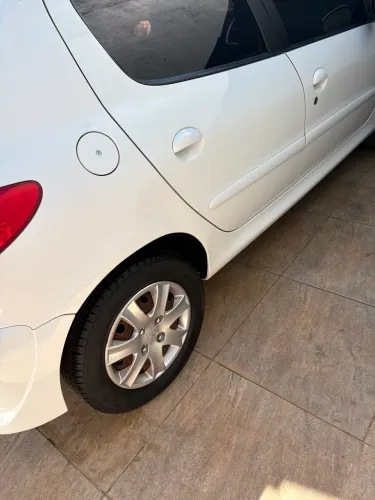 Peugeot 207 XR 1.4 Flex 8V 5P 2013