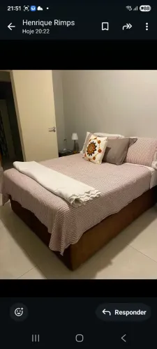 Vendo cama de casal box com baú. 
