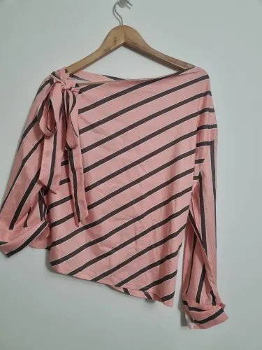 Blusa assimétrica listras G