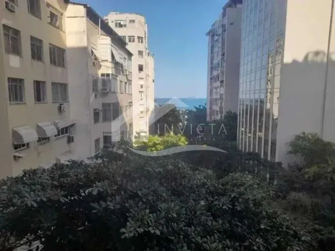 Incrível apartamento de 4 quartos no Leme