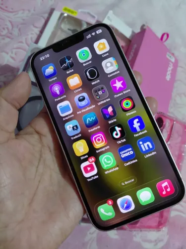 Vendo iPhone 13 normal rosa com nota fiscal e carregador 