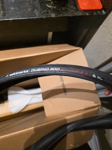 Pneu Ciclismo Vittoria Rubino Pro Graphene 2.0 25c (par)