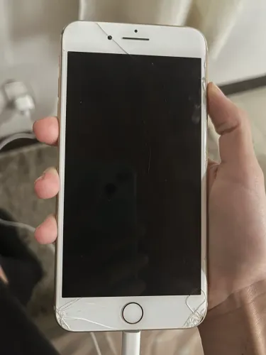 500 Pra sair logo !! iPhone 8 Plus 64 GB + 2 capinhas e 1 cabo de carregador