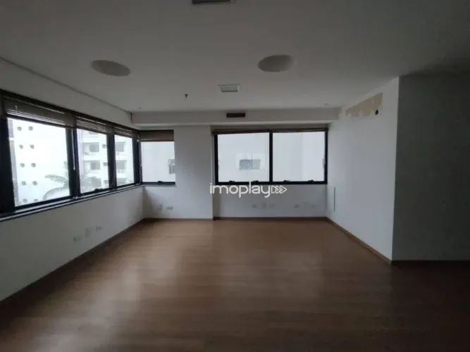Conjunto Comercial de 45m² com 2 Banheiros, 1 Vaga e Localização Estratégica na Vila Olímp