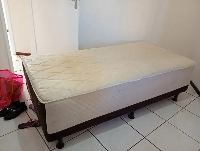 Cama box de molas compacto 