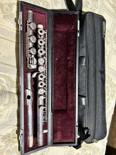 Flauta Transversal Yamaha YFL 481H - Usada