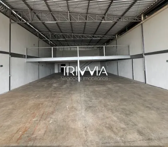 Galpão comercial com 546m² na Zona Sul e pé direito alto