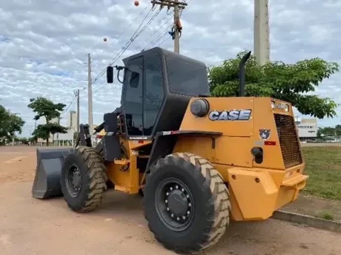 Pá carregadeira Case W20 Ano 2013 com ótimas condições