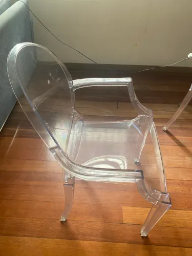 Vendo 4 cadeiras acrílica