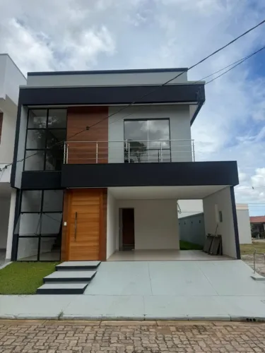 Casa, 174m², 4/4, 2 vgs no Cond. Porto Marina
