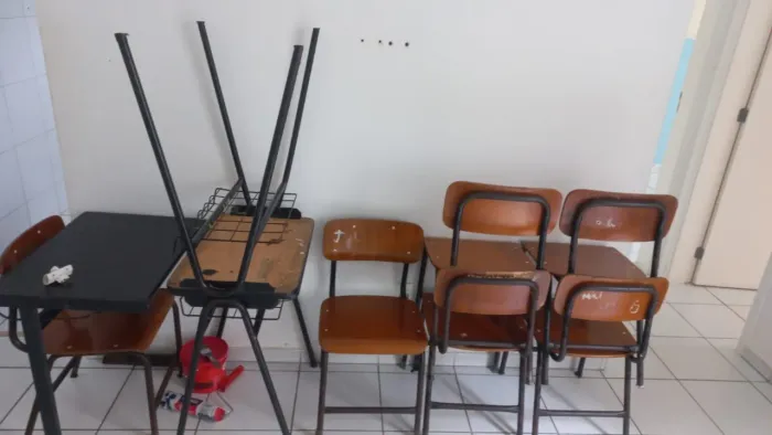 Mesas e cadeiras