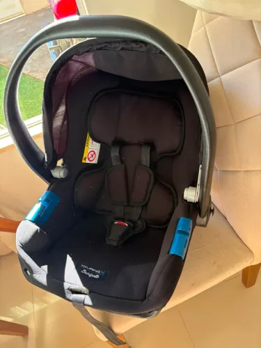 Vendo bebê conforto BURIGOTTO SEM MARCAS DE USO