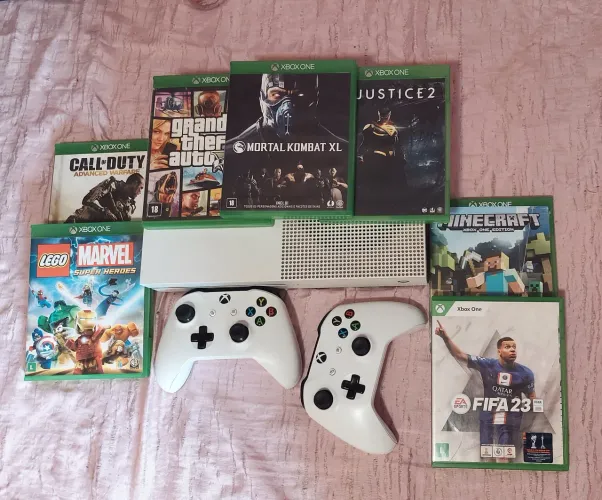 Xbox One S 500GB + 2 Controles + 15 Jogos Físicos + 2 Baterias