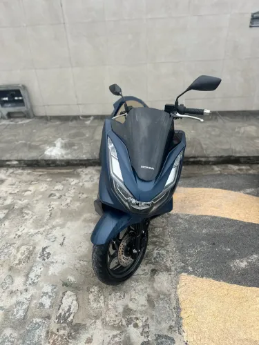 PCX DLX 2024