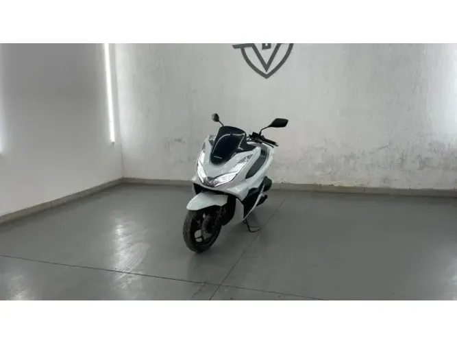 PCX DLX 2024