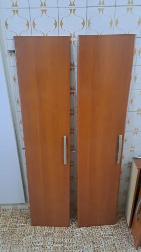 Portas e gavetas de cômoda