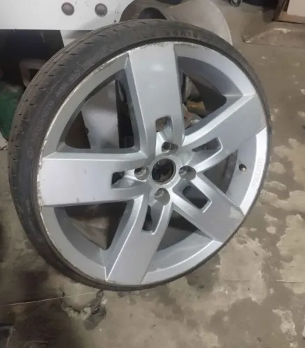Rodas aro 18 Volcano Strong, com pneus 185/35R18