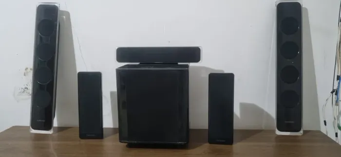 Kit 5.1 de caixas de som Samsung com subwoofer - semi novas