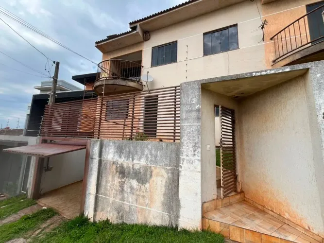 Casa com 3 Quarto(s) e 1 banheiro(s) para Alugar, 120 m² por R$ 2777 / Mês