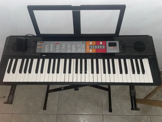 YAMAHA TECLADO PSR F50