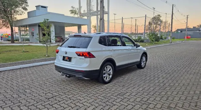 Volkswagen Tiguan Allspac Comf 250 TSI 1.4 Flex 2018