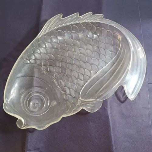 Travessa Antiga em Formato de Peixe