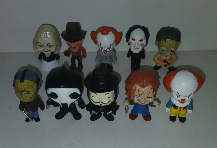 LOTE 10 BONECOS MINIATURAS MINI TERROR HORROR IT PENNYWISE CHUCKY JASON FREDDY LEATHERFACE