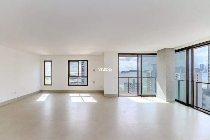 Apartamento 4 Suítes à Venda no Empire Residence em Balneário Camboriú
