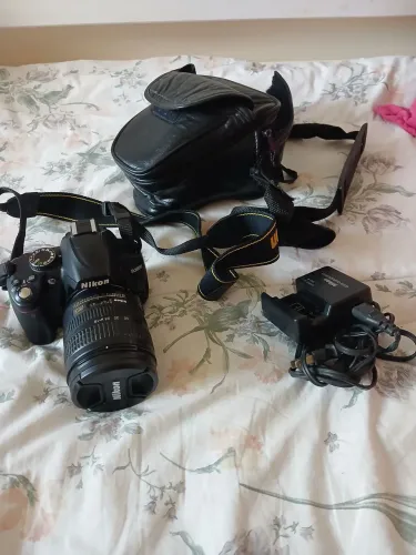 Câmera fotográfica Nikon D3000 (DSLR)