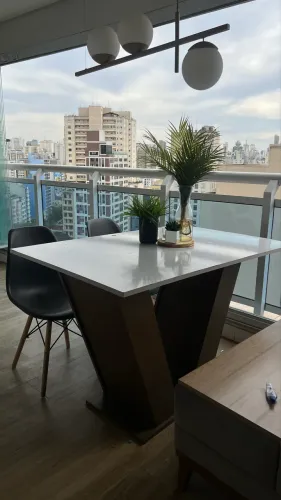 Mesa com 4 cadeiras